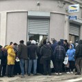 Jagma za penzionerskim vaučerima u Kragujevcu: Ogromni redovi ispred lokalnih pošta