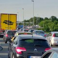 Ogromne gužve na prilazu Beogradu, kilometarska kolona na naplatnoj rampi na auto- putu Miloš Veliki