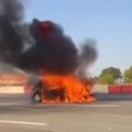 Požar Na auto-putu Automobil sa BG tablicama gori u Crnoj Gori
