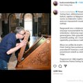 Вучић у Храму Светог Саве “целивао” икону тако да се и неверници у чуду крсте
