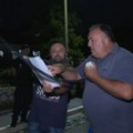 VIDEO Lazarevčani ispred kuće direktora Kolubare: Arsenijević izašao pred okupljene, oni mu skandirali „ostavka“
