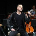 Pevač se venčao u tajnosti! Sudbonosno "da" izgovorio devojci iz Slovenije, svadba organizovana na luksuznom imanju