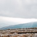 Oblačno i osetno hladnije, sneg na planinama