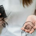 Opadanje kose posle trudnoće: Nije isto kod svih žena i nije uvek problem u hormonima