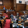 Poslanici nastavljaju raspravu o 18 tačaka dnevnog reda vanrednog zasedanja