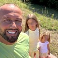 Isakova prva šetnja Dado Polumenta sa ženom i decom uživa u prirodi, pokazali porodičnu idilu - Ivona gura kolica, on čuva…