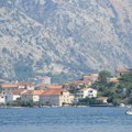 Vlasnik hotela oterao turiste sa plaže u Tivtu