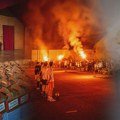 „Selo ostaje. Neki novi klinci dolaze“: Tri fotografije koje pričaju priču o nepravdi, zajedništvu i mladosti koja odbija da…