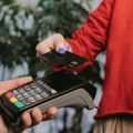 Plaćate karticom u inostranstvu? Jedan klik može da vam poveća račun