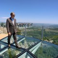 Kad će Vučić izbaciti stvari iz kancelarije predsednika