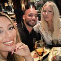 Kao da su sestre! Majka Tee Tairović proslavila rođendan, pevačica podelila slike iz restorana, a ljudi ostali u neverici kako…
