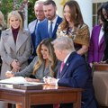 Tramp potpisao uredbu o jačanju istraživanja zdravlja žena na inicijativu Melanije