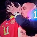 VIDEO Oglasila se fudbalerka nakon skandala: Predsednik je poljubio u usta, sada objasnila i zbog čega