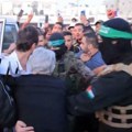Hamas objavio snimak oslobađanja zarobljenika! Bajden: Nećemo stati dok se svi taoci ne vrate kući (video, foto)