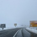 U ovim delovima Srbije temperatura je pala za 20 stepeni Juče proleće, a danas ledara! Jaku kišu ui sneg prati grmljavina
