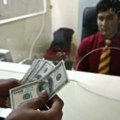 Због неповјерења према талибанима, све више Авганистанаца напушта банке