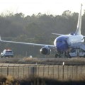 Drama u Americi! Putnički avion pogođen metkom pre poletanja! (foto/video)