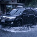 Automehaničar Đorđe upozorava Ako se zateknete usred nevremena dok vozite, ovo ni u ludilu ne radite, smrt je za vaš auto!