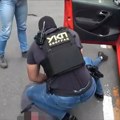 Dve osobe uhapšene, zaplenjeno 30 marihuane: Policija pronašla i tri pištolja, osam litara amfetaminskog ulja i četiri…