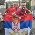 ВИДЕО Навијачи Србије „пумпају“ у Риги, шоу пред меч Евробаскета