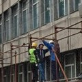 Uklonjene skele na zgradi “socijalnog” u Nišu posle 4 godine