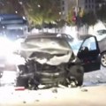 Žestok sudar BMW-a i smarta: Saobraćajka kod prepune autobuske stanice - automobili uništeni