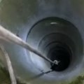 Srpski vatrogasci i bunar od 20 metara: Progutao ga je mrak, a kada je izašao, nastao je snimak od koga zastaje dah