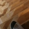 Весна папрено платила мајстору, а уместо нормалног степеништа добила ово: Снимак шокирао многе (видео)