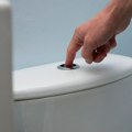 Mirisno kupatilo bez kamenca: Sipajte ovo u vodokotlić preko noći i ujutru samo pustite vodu
