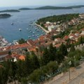 Veliki požar na Hvaru, u gašenju učestvuju i avioni