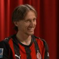 (Foto) Ćerka Luke Modrića potpisala za Real Madrid! Naslednica hrvatskog kapitena vraća prezime na dres "kraljevskog kluba"