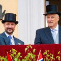 Norveška ima novog kralja: Živeo daleko od dvora, studirao u kaliforniji i obožavao surfovanje