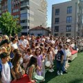 NIŠKI PRVACI PRVI PUT U ŠKOLSKIM KLUPAMA: Počela nova školska godina, 2.414 mališana zakoračilo u novo poglavlje