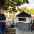 "Mladost ovih mesta stradala od ruke nečoveka" Vučić u Duboni i Malom Orašju položio vence na spomenike žrtvama masovnog…