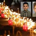 "Vaše slike stoje i posmatraju, a vas nema među nama" Potresni prizori na skupu sećanja na ubijene mališane sa Cetinja…