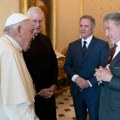 Kad Roki dođe u Vatikan: Stalone se upoznao s papom, obojica digli ruke da boksuju - "Gledao sam vaše filmove!" (video)