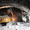 Drama U Indiji - zarobljeno 40 ljudi pod zemljom! Urušio se tunel: Radnicima ponestaju voda i vazduh!