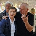 "Ustoličenje" Ane Brnabić proslavićemo trubačima: Kablarci ovako čestitaju novoj predsednici Skupštine Srbije