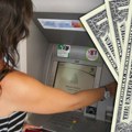 Greška omogućila klijentima da podignu 40 miliona sa bankomata! Vest o kvaru širila se kao požar: Nastala opšta histerija…