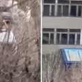 Isplivao snimak drame u Jerevanu Naoružani ljudi ušli u policijsku stanicu, čuju se eksplozije (video)