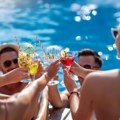 Doktori upozoravaju: Alkohol doprinosi toplotnom udaru VIDEO