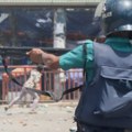 Eskalirale višenedeljne demonstracije u Bangladešu: Policija puca u demonstrante, ima mrtvih