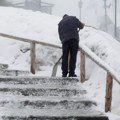 POŠTO LOPATA, A POŠTO GRTALICA! Kako se kreću cene prve linije odbrane od visokog snega