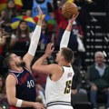 Zubac "uhapsio" Jokića VIDEO