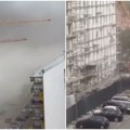 Застрашујући снимак из Београда: Кран пуца и руши се на улицу, оркански налет ветра носи све пред собом
