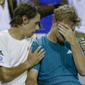 VIDEO „Obični“ ljudi besni zbog hira: Fokina udario na ATP, a onda ga poklopio kolega – čitav svet bi mu ovo sasuo u lice…