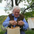 Miroslav iz sela kod Prijepolja je pravi deka zmaj Ima skoro 90 godina, ali svaki dan ide sa motorkom u šumu i posle pravi…