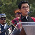 Trebalo da održi govor narodu, a umesto toga - predsednik Madagaskara pobegao iz zemlje