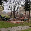 Uklonjen letnjikovac u dvorištu 9. oktobra