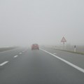 Vozači, oprez! Poledica, magla i odroni prete putevima na širom Srbije: Proverite koje deonice su najopasnije ovog jutra